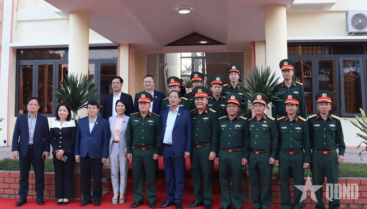 Phó chủ tịch Quốc hội Trần Quang Phương thăm, chúc Tết Công ty TNHH MTV Xây dựng 470 (Binh đoàn 12)