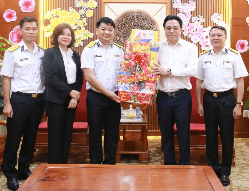 Vùng 4 Hải quân thăm, chúc Tết tỉnh Khánh Hòa