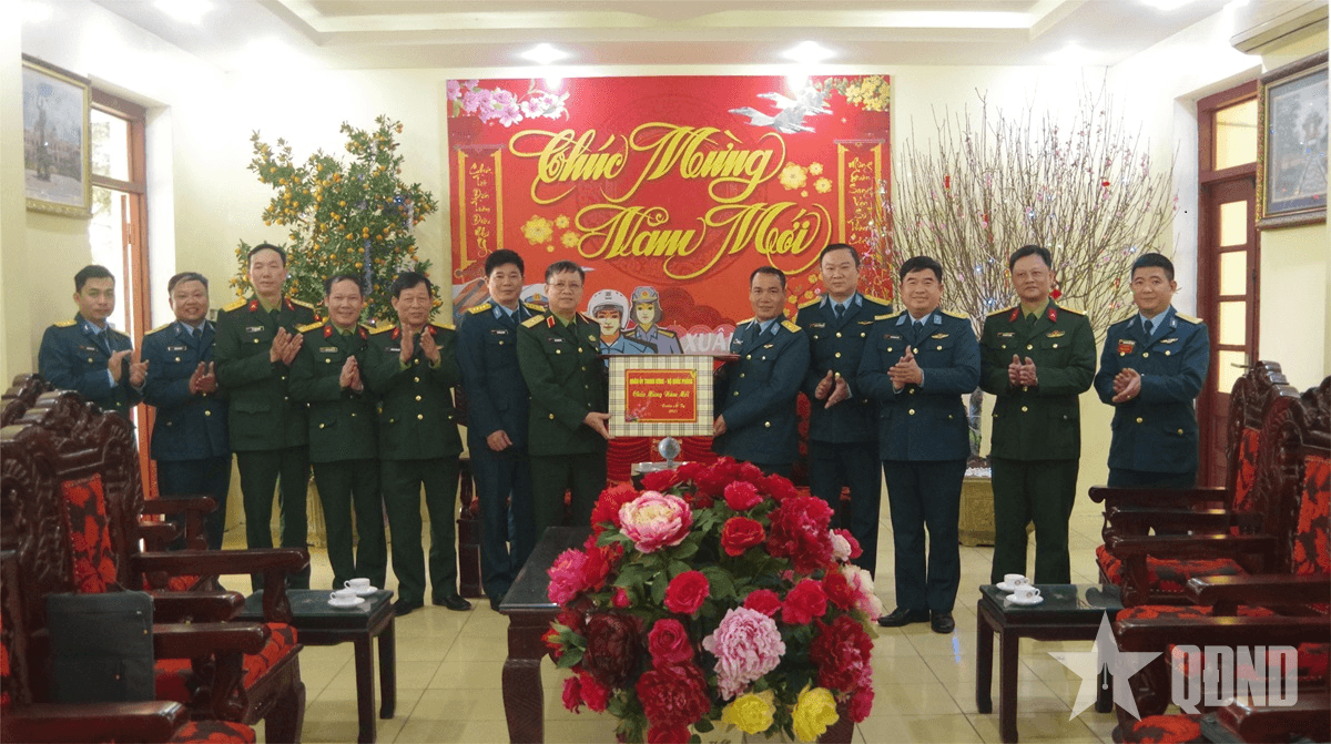 Đoàn công tác Bộ Quốc phòng kiểm tra công tác SSCĐ tại Trung đoàn Không quân 923