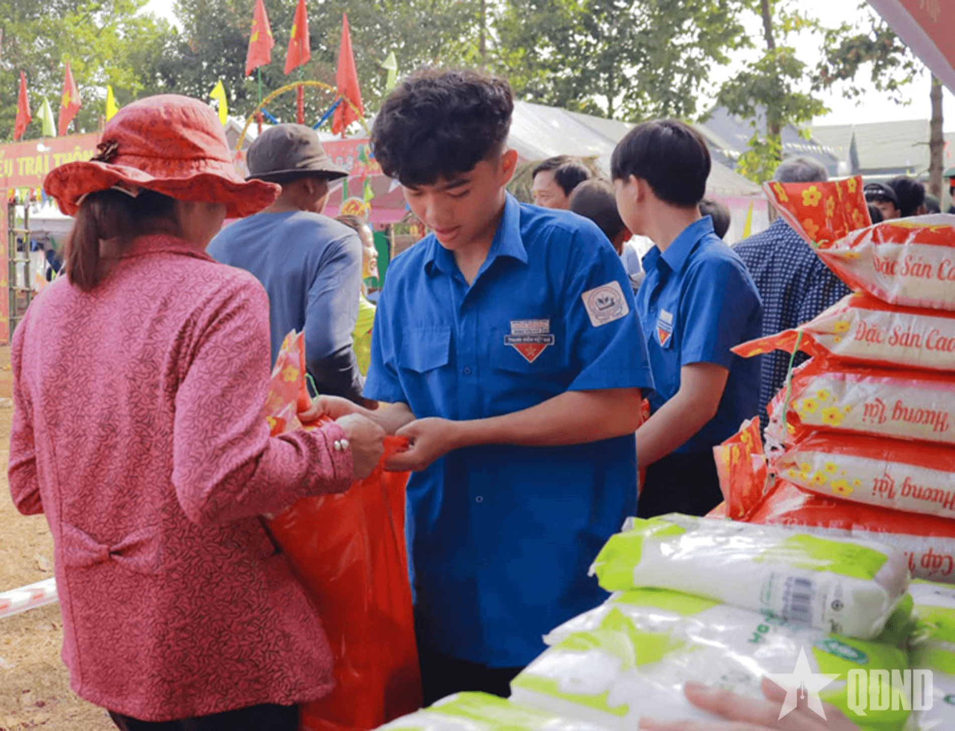 Ấm áp, nghĩa tình chương trình “Tết quân dân” tại Bình Phước