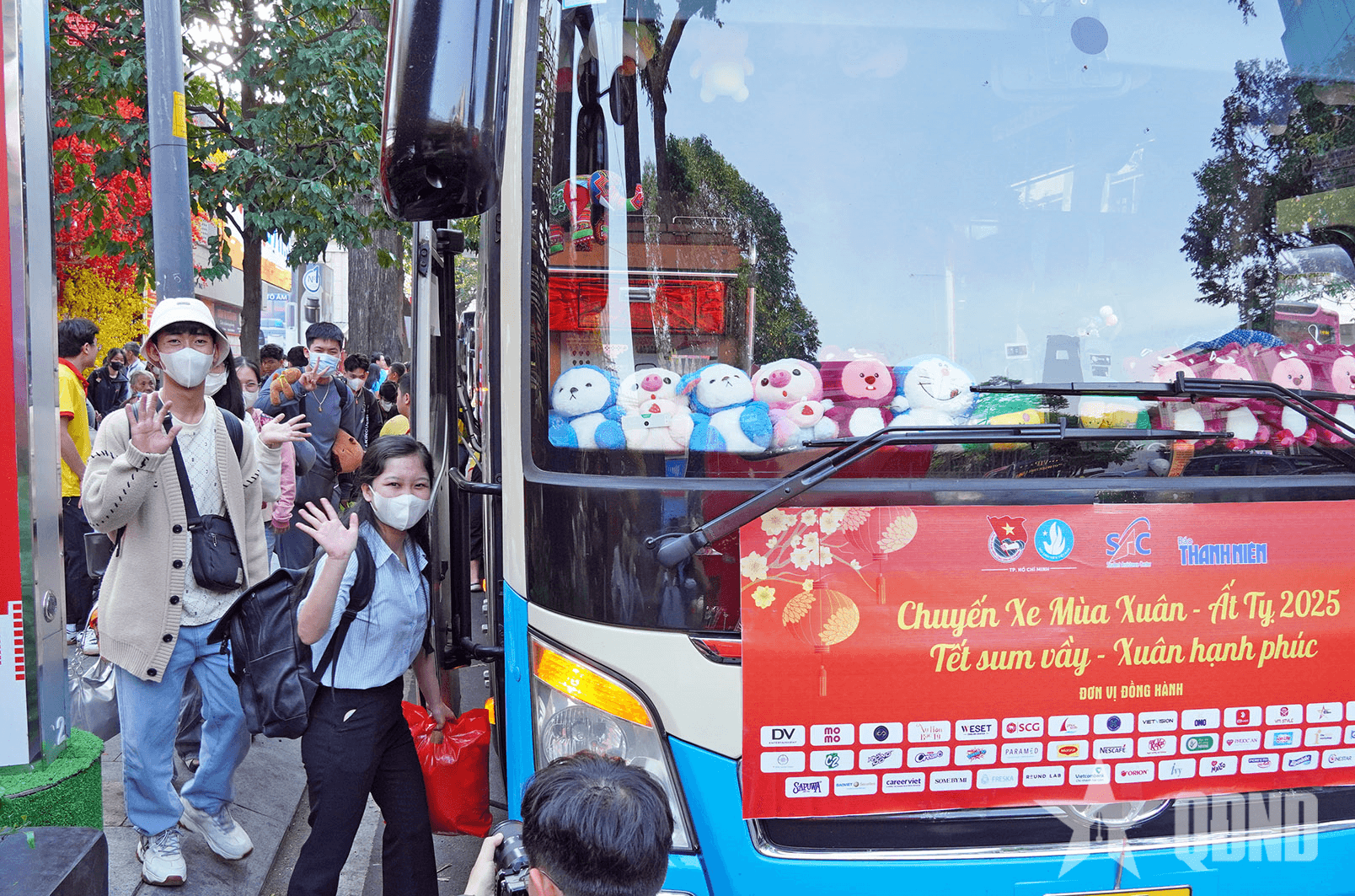“Chuyến xe mùa xuân” đưa 2.000 sinh viên, người lao động khó khăn về quê đón Tết