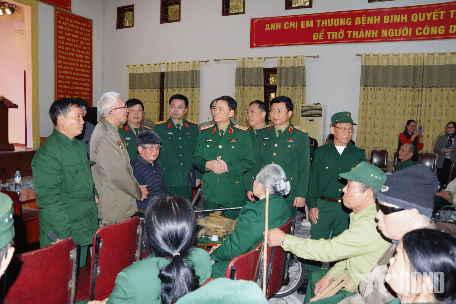 Trung tướng Phạm Trường Sơn kiểm tra, chúc Tết, tặng quà tại địa bàn Quân khu 4