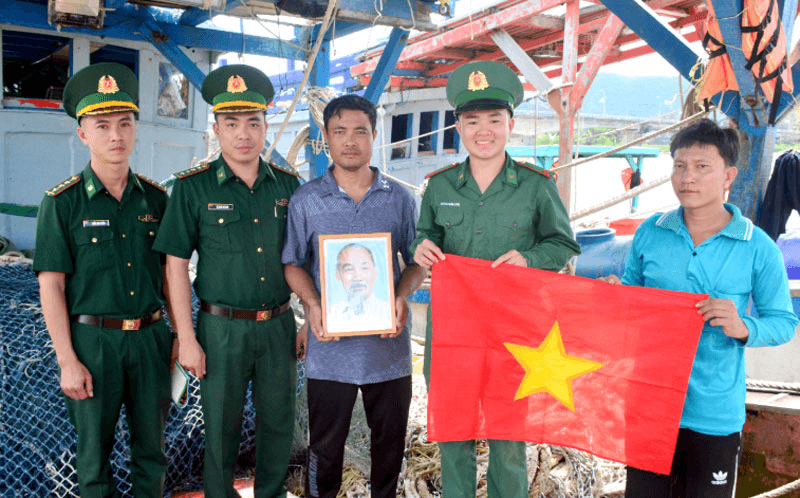 Phên giậu xanh nơi Tây Nam Tổ quốc-Bài 1: Chung tay cùng ngư dân vươn khơi, bám biển