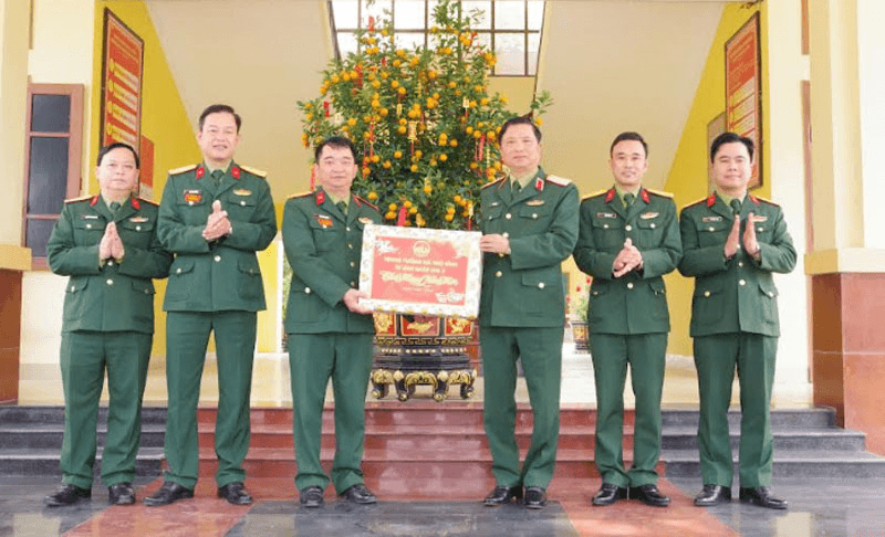 Tư lệnh Quân khu 4 kiểm tra, chúc Tết các đơn vị thuộc Sư đoàn 968