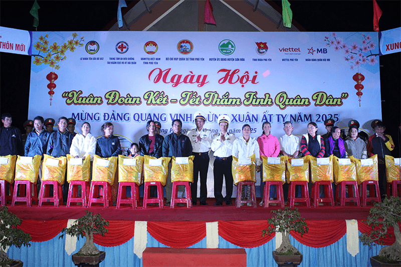 Lữ đoàn 682, Vùng 4 Hải quân, phối hợp tổ chức Ngày hội “Xuân đoàn kết - Tết thắm tình quân dân năm 2025”