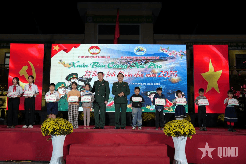 Nhiều hoạt động chăm lo Tết cho nhân dân biên giới huyện Phú Lộc