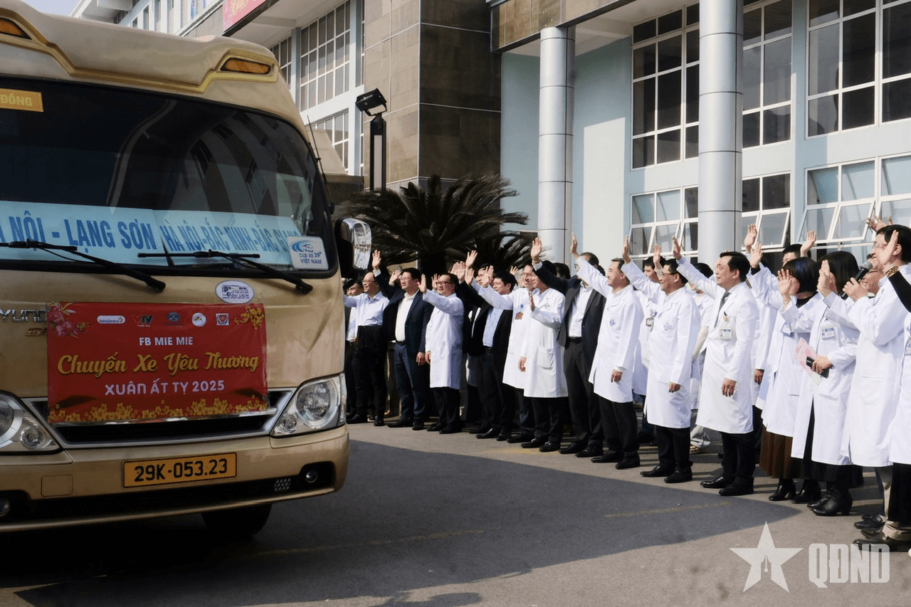 Bệnh viện K: Bệnh nhân ung thư xúc động rời Bệnh viện K trên chuyến xe miễn phí
