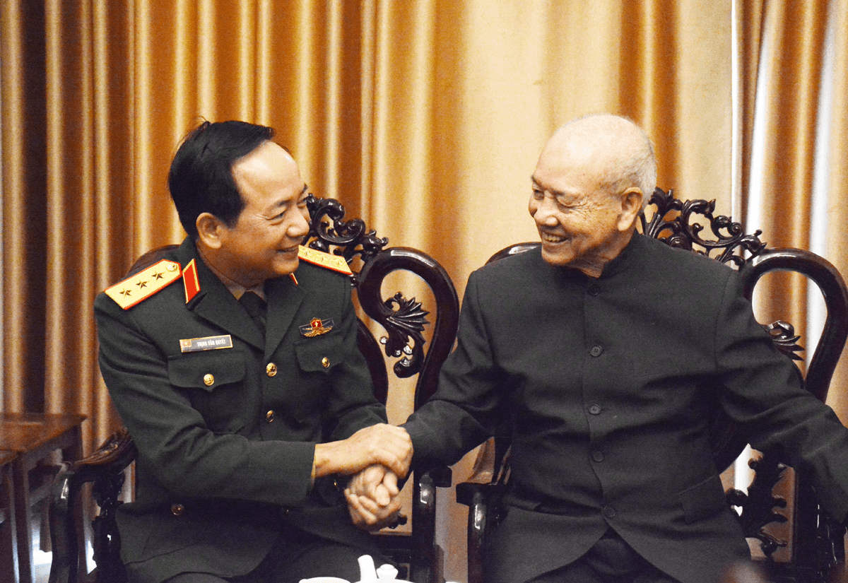 Thượng tướng Trịnh Văn Quyết thăm, chúc Tết Đại tướng Phạm Văn Trà; dâng hoa, dâng hương, tri ân công lao Tổng Bí thư Lê Khả Phiêu