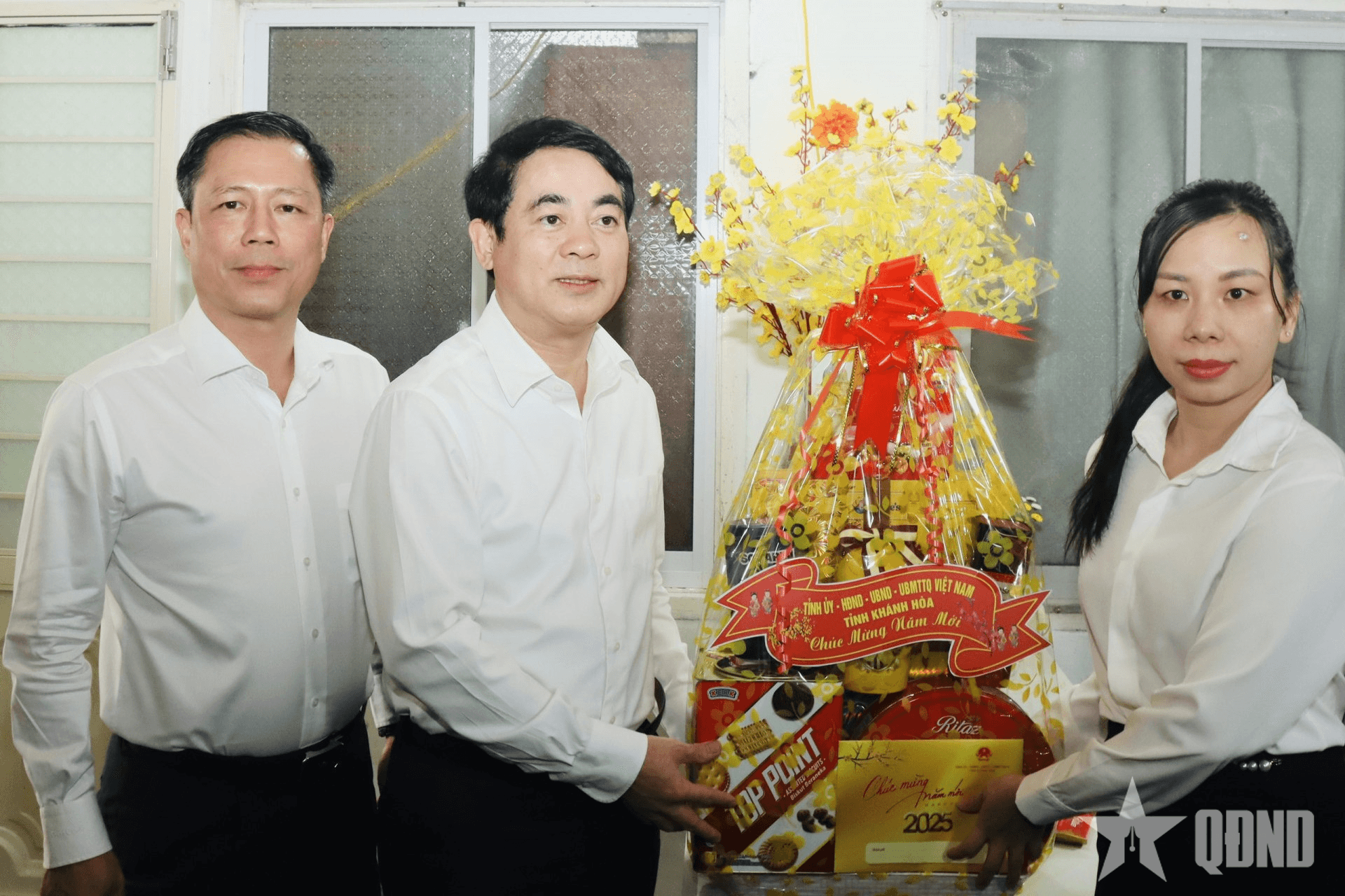 Thăm, chúc Tết gia đình các quân nhân công tác tại Đồn Biên phòng Trường Sa