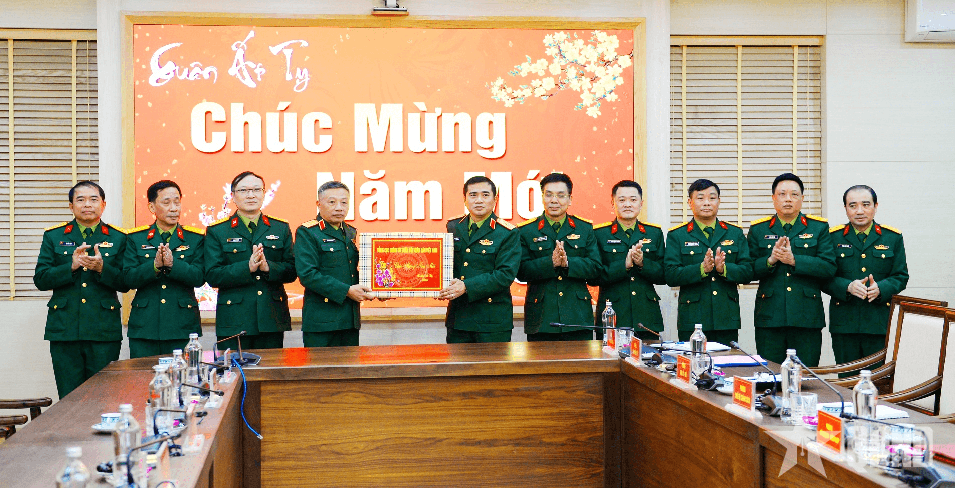 Thượng tướng Lê Quang Minh thăm hỏi, chúc Tết các đơn vị trong Tổng cục Chính trị