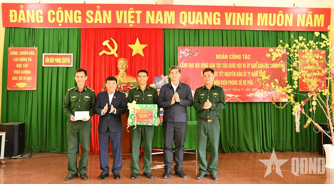 Đoàn công tác của Hội đồng Dân tộc của Quốc hội và Ủy ban Dân tộc của Chính phủ thăm và chúc Tết Đồn Biên phòng Sê Rê Pốk
