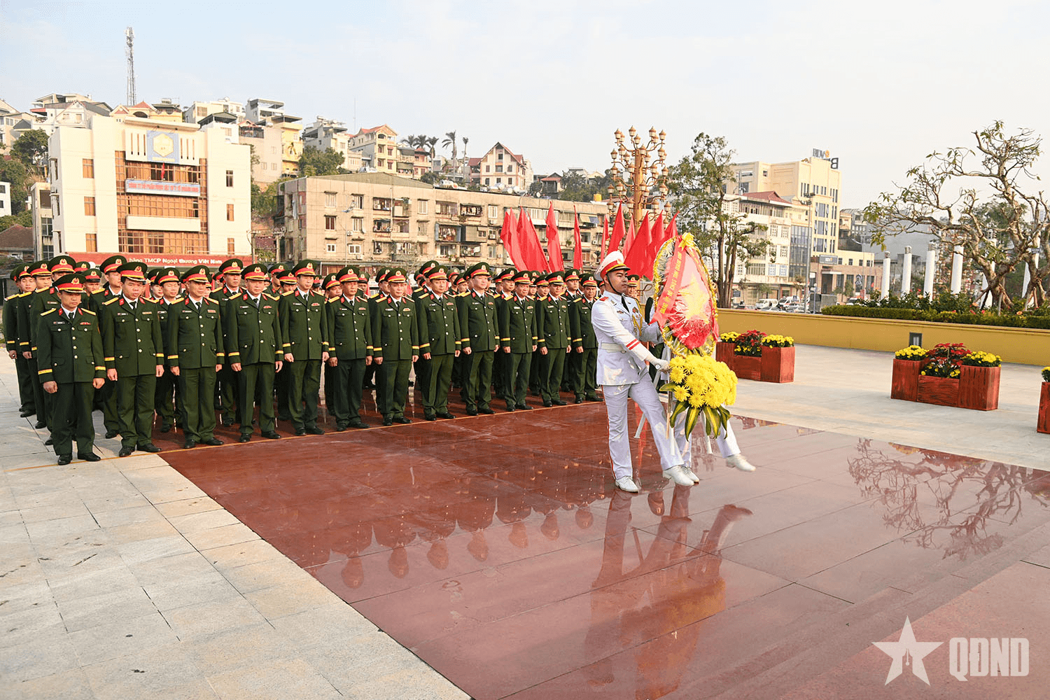 Bộ CHQS tỉnh Quảng Ninh dâng hoa, dâng hương tưởng niệm các Anh hùng liệt sĩ nhân dịp Xuân Ất Tỵ năm 2025