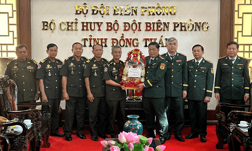 LLVT tỉnh Prey Veng (Campuchia) chúc Tết Bộ đội Biên phòng tỉnh Đồng Tháp