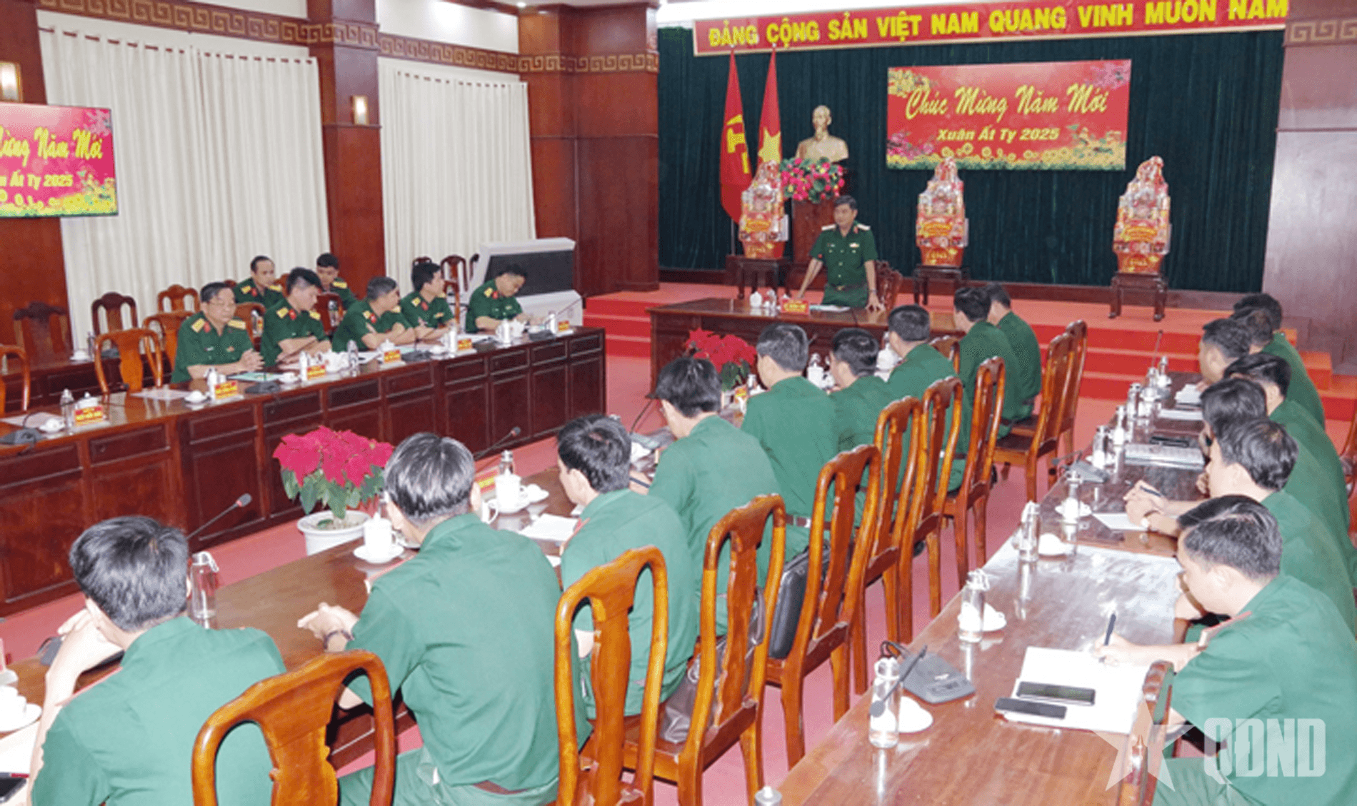Bộ tư lệnh Quân khu 7 thăm, chúc Tết Sư đoàn 5