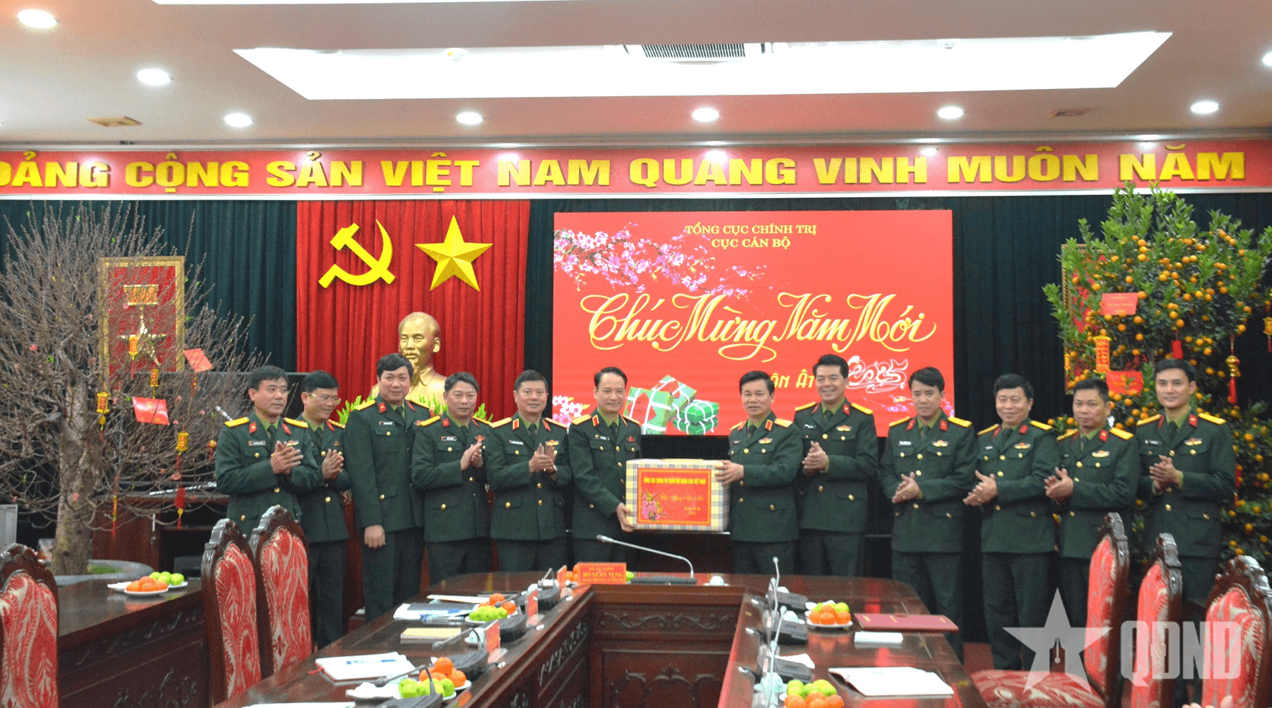 Trung tướng Đỗ Xuân Tụng thăm, chúc Tết Cục Cán bộ (Tổng cục Chính trị)
