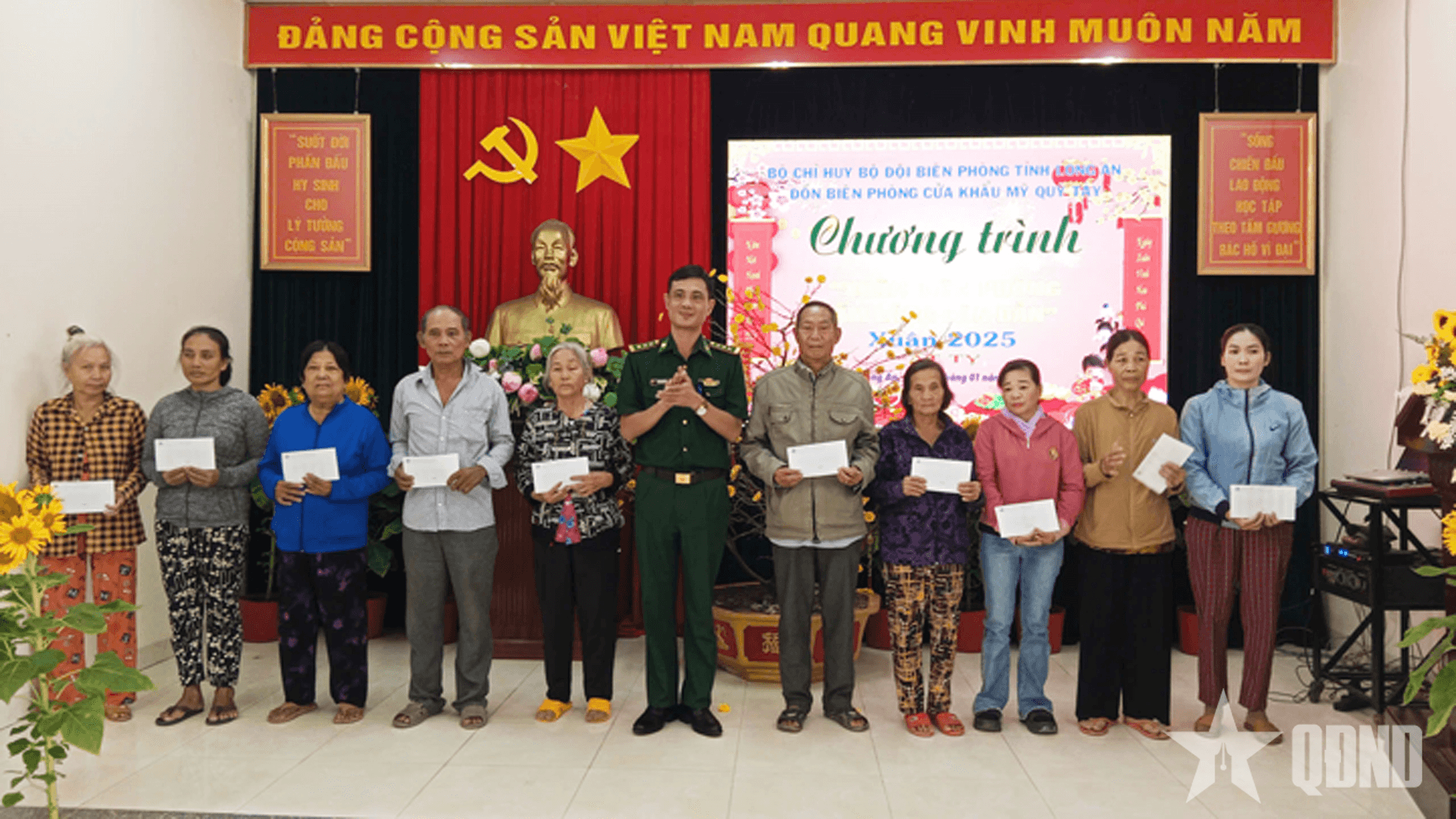 Ấm áp Tết quân dân trên vùng biên giới Mỹ Quý Tây