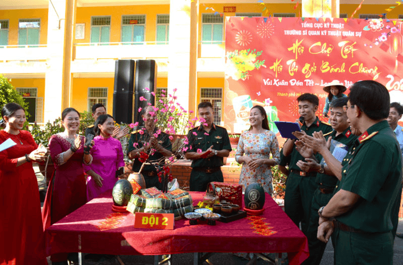 Tình xuân trong chiếc bánh chưng xanh