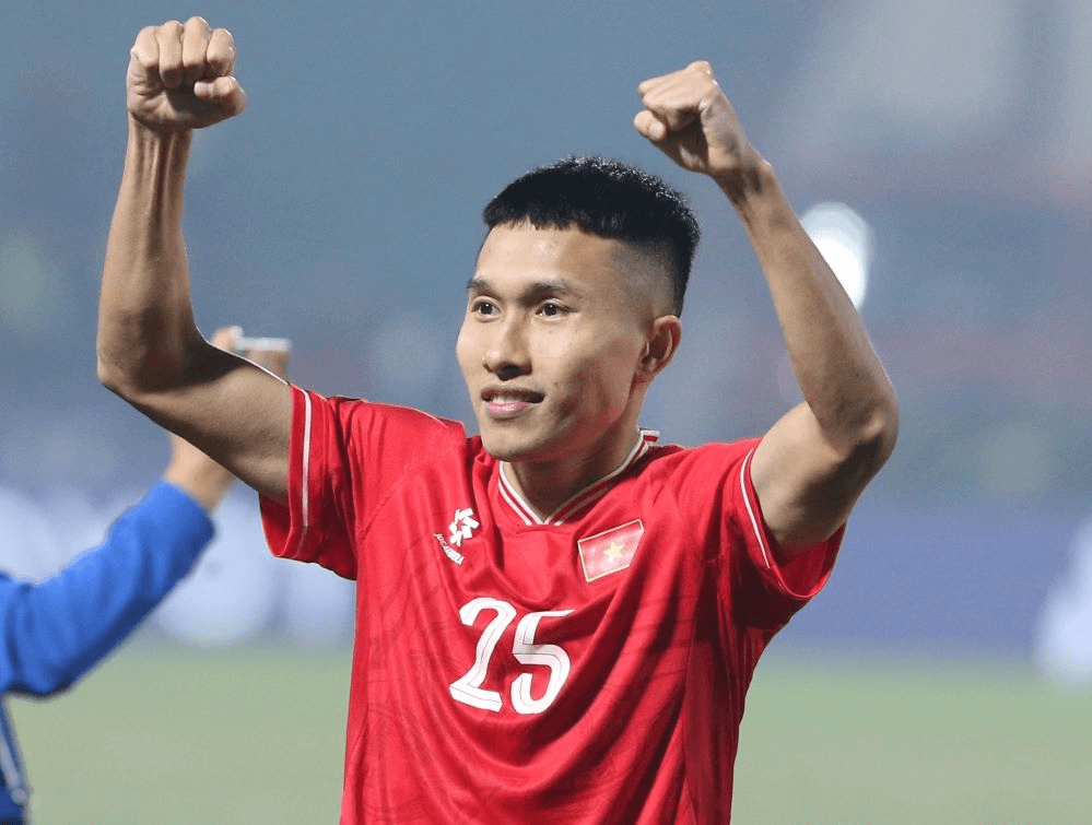 Phía sau nhà vô địch