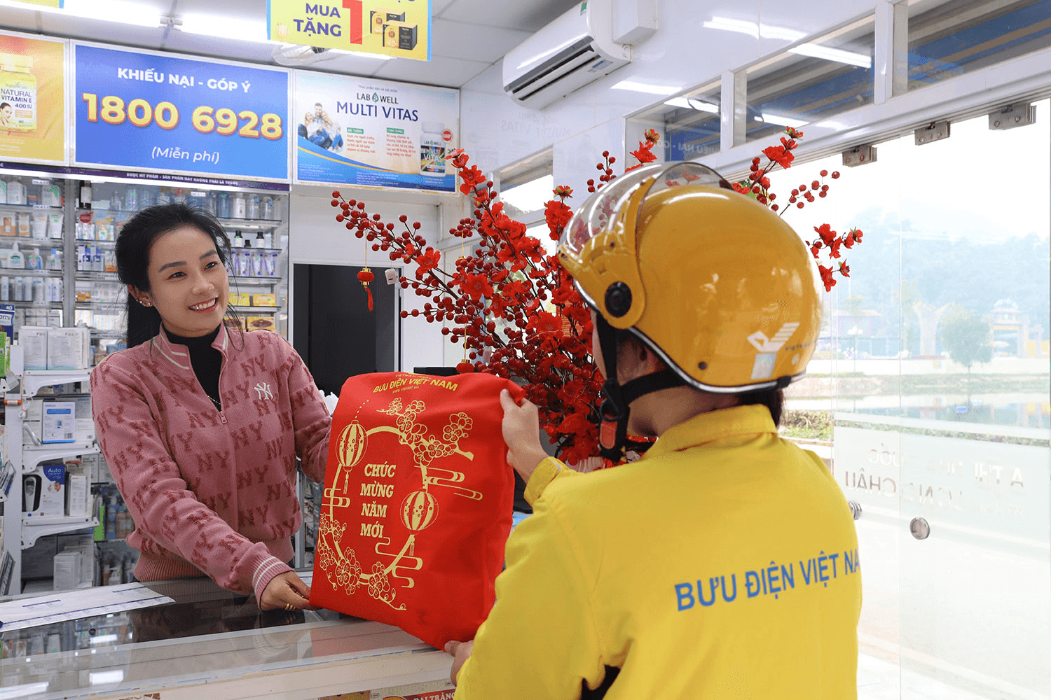 Gần 1 triệu bưu gửi mỗi ngày, bưu điện sẽ giao hàng trước Tết