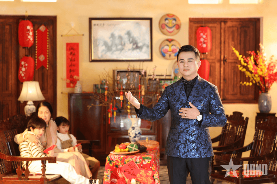 NSND Bùi Bài Bình nhắn gửi lời yêu thương trong MV Tết của ca sĩ Tuấn Cường