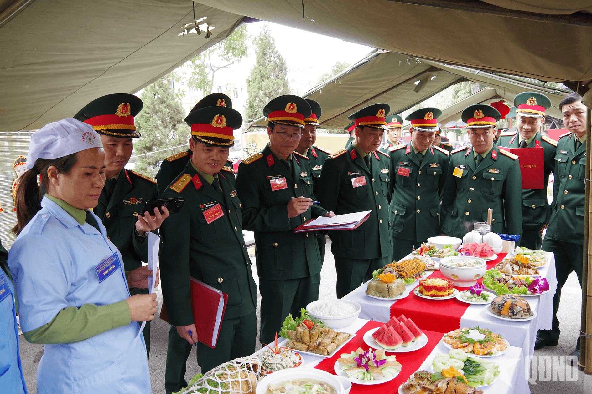 Bộ CHQS tỉnh Hải Dương tổ chức hội thi gói bánh chưng và nấu cỗ Tết Nguyên đán Ất Tỵ