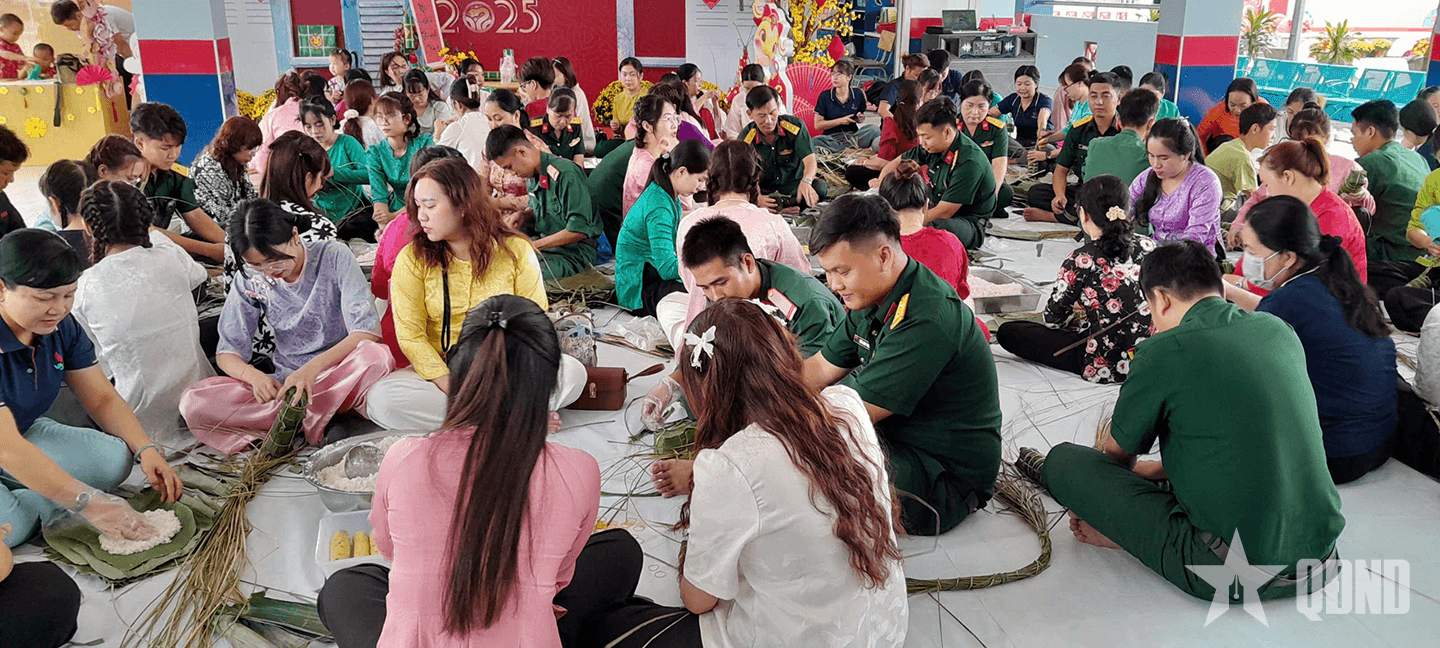Mang Tết yêu thương đến với người nghèo