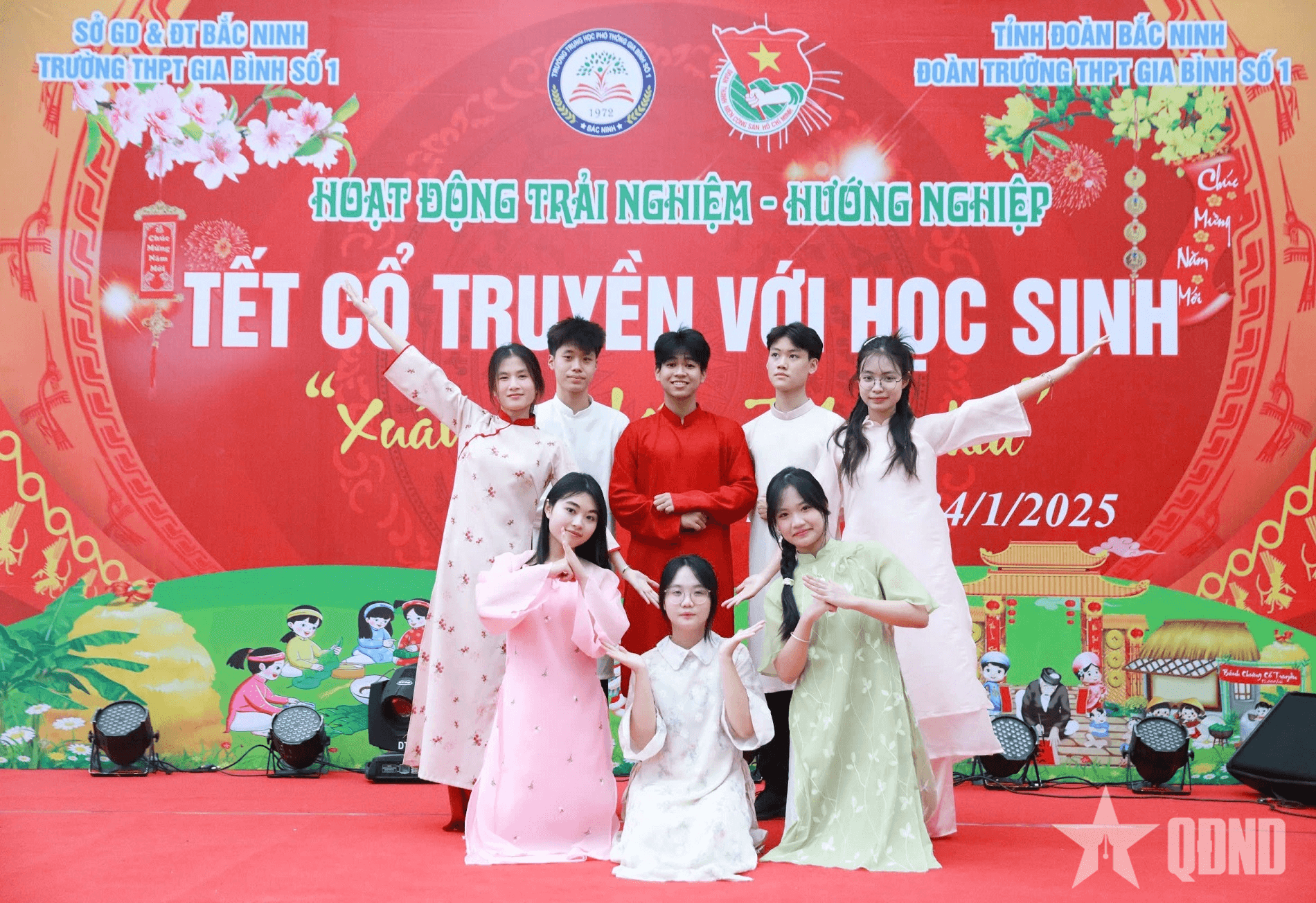 Học sinh vui trải nghiệm đón Tết cổ truyền