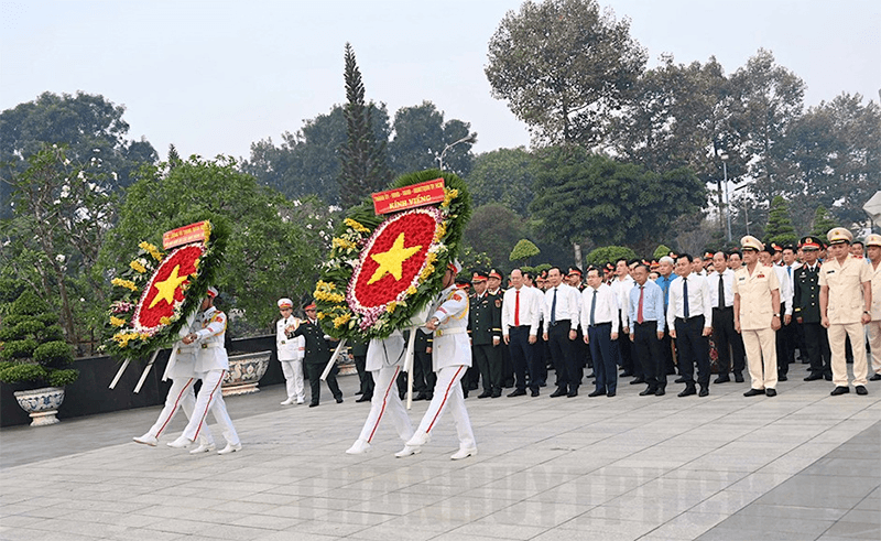 TP Hồ Chí Minh: Dâng hương các Anh hùng liệt sĩ nhân dịp Tết Ất Tỵ