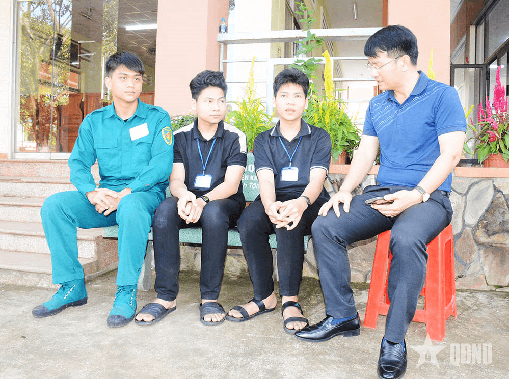 Thanh niên xứ đạo háo hức tòng quân