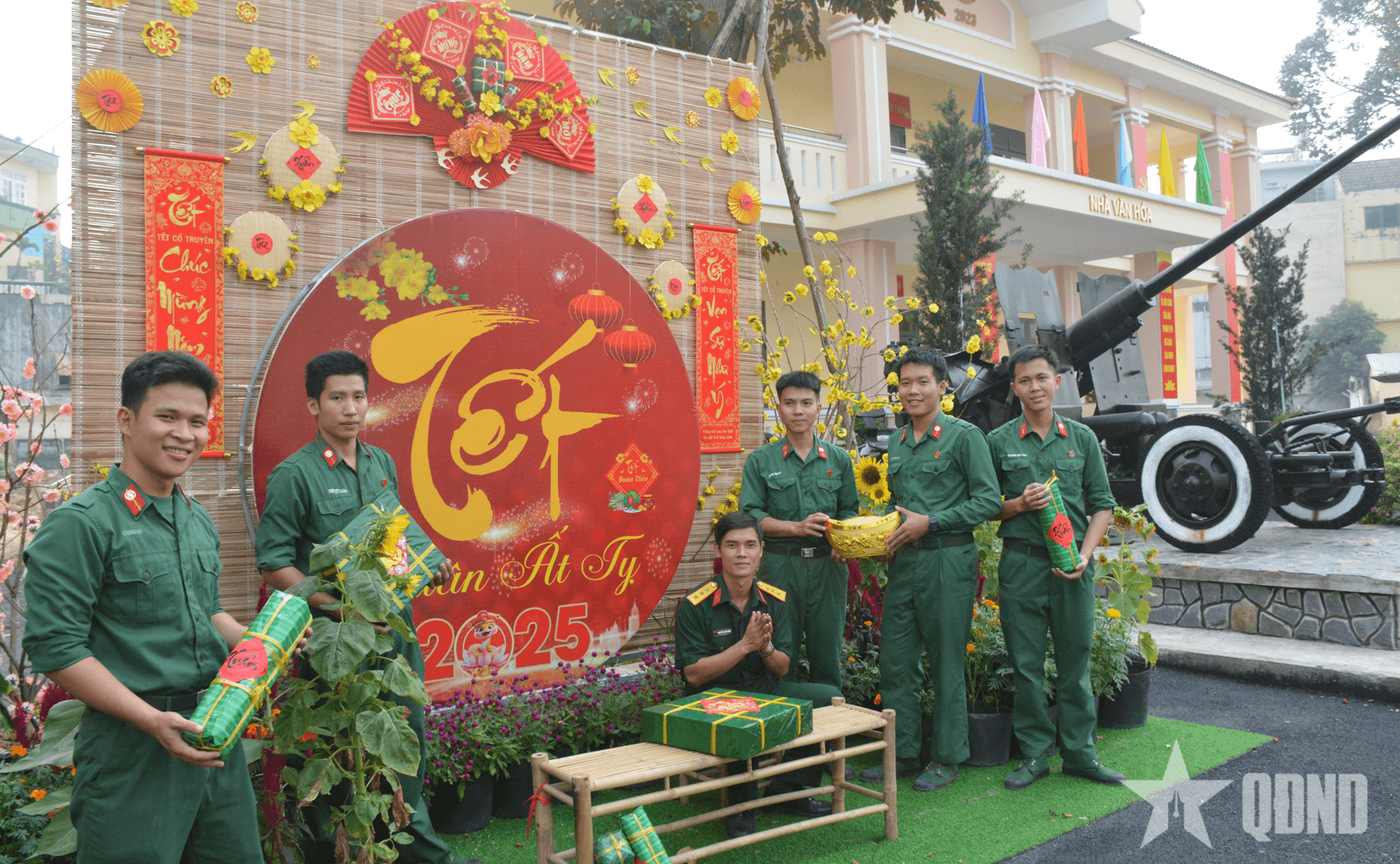 Tết rộn ràng, ấm áp ở đơn vị canh trời
