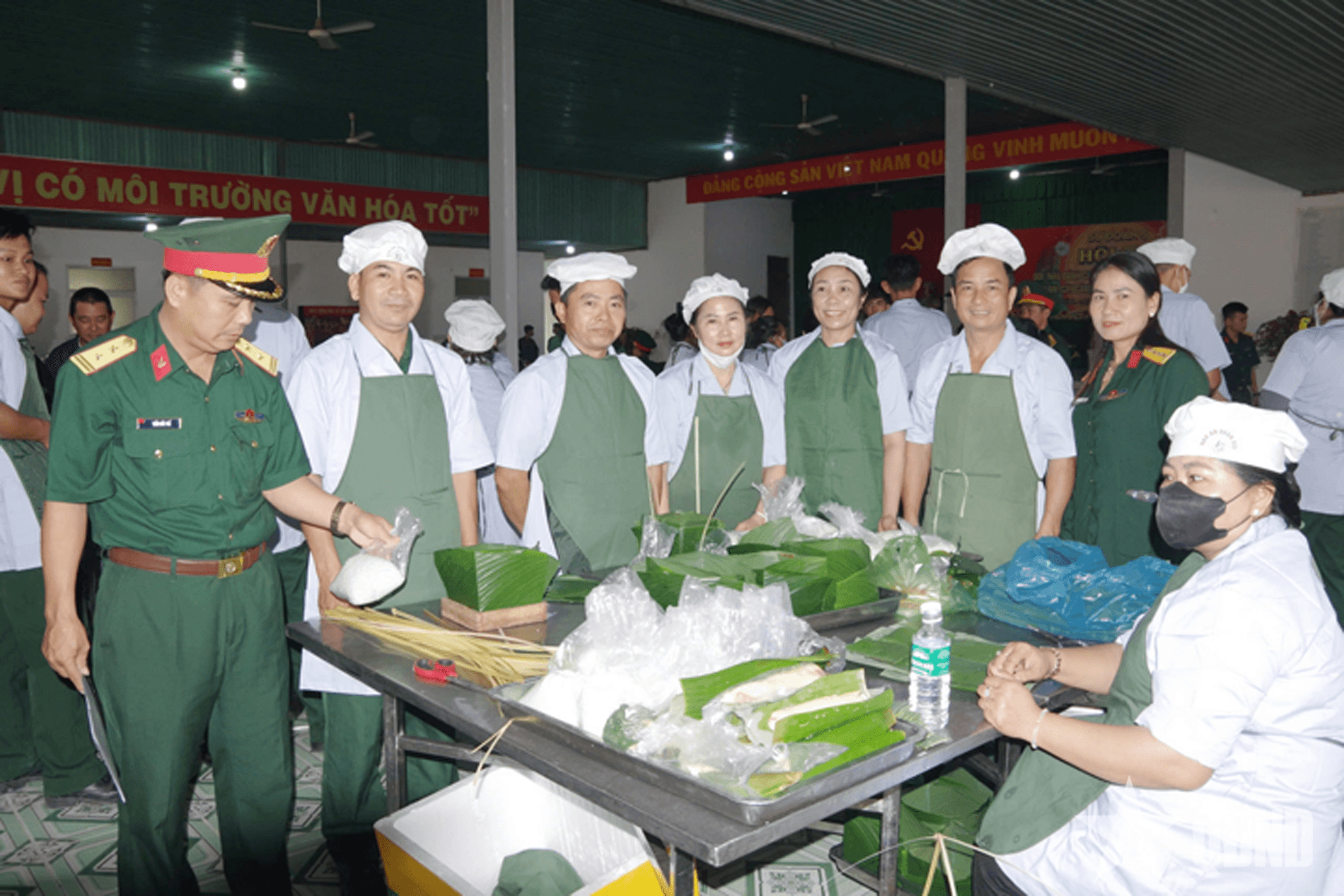 Sư đoàn 5 (Quân khu 7): Hội thi “Gói, nấu bánh chưng, bánh tét”