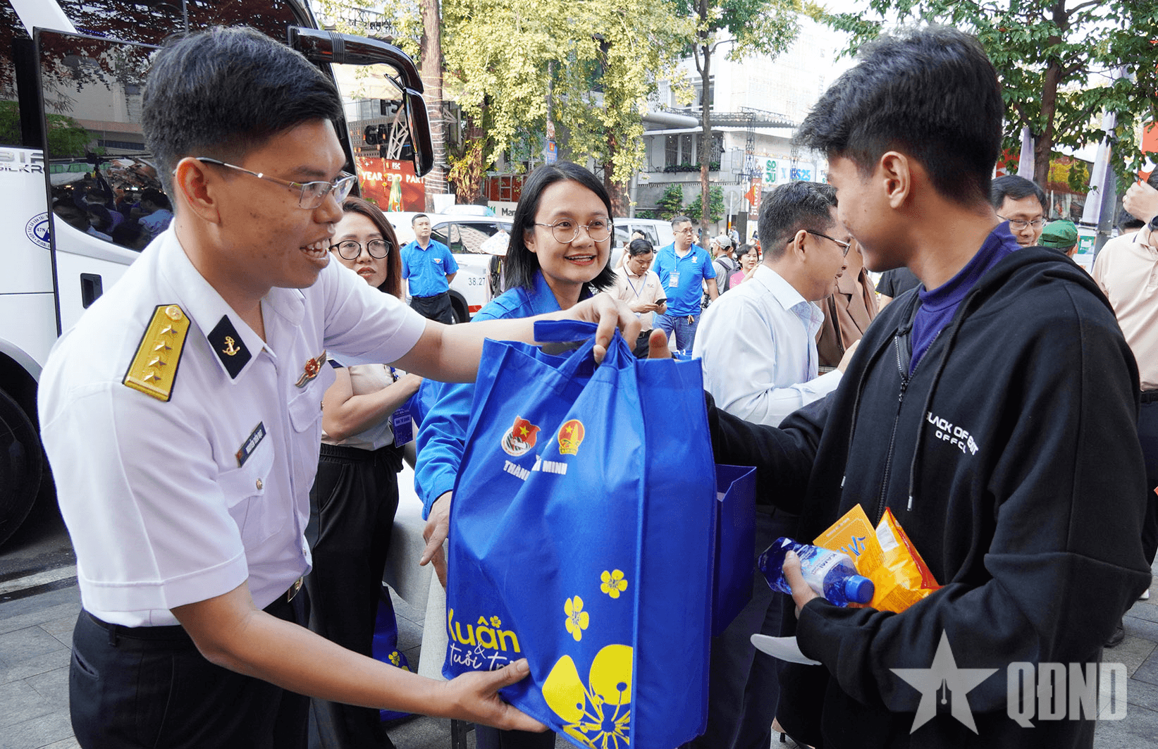 TP Hồ Chí Minh: Gần 1.700 công nhân, người lao động về quê đón Tết trên "chuyến xe mùa xuân"