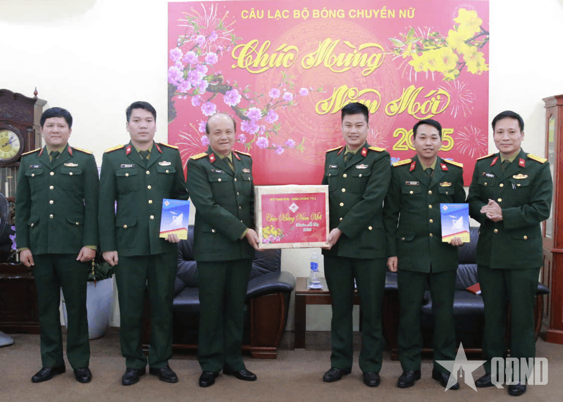 CLB bóng chuyền nữ Thông tin: Vui Tết không quên nhiệm vụ