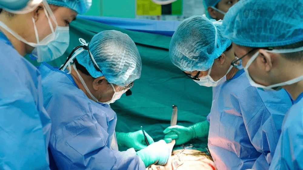 TP Hồ Chí Minh: 200 y, bác sĩ xuyên đêm ghép tạng cứu người trong những ngày cận Tết