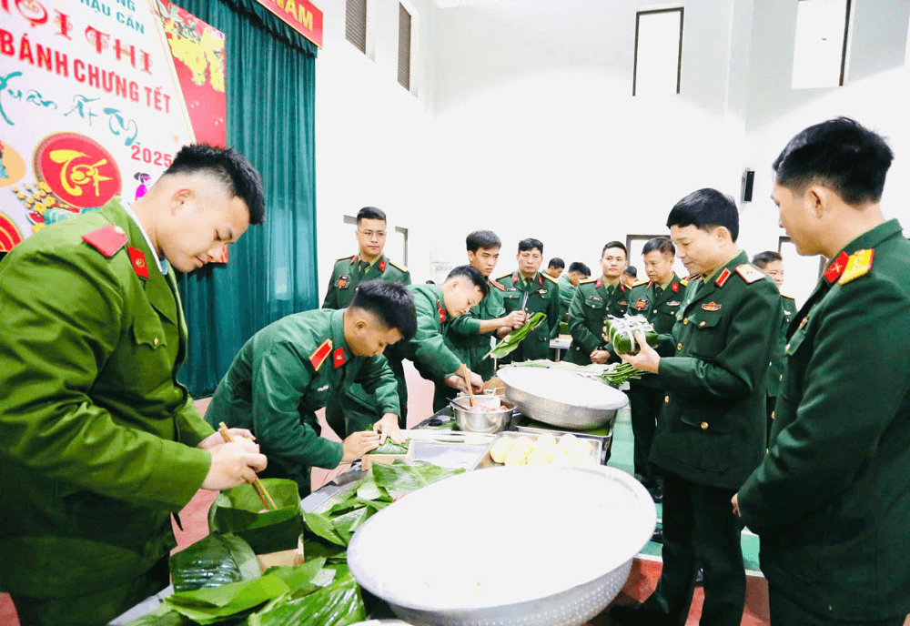 Học viện Hậu cần: Sôi nổi hội thi gói bánh chưng, trang trí Tết