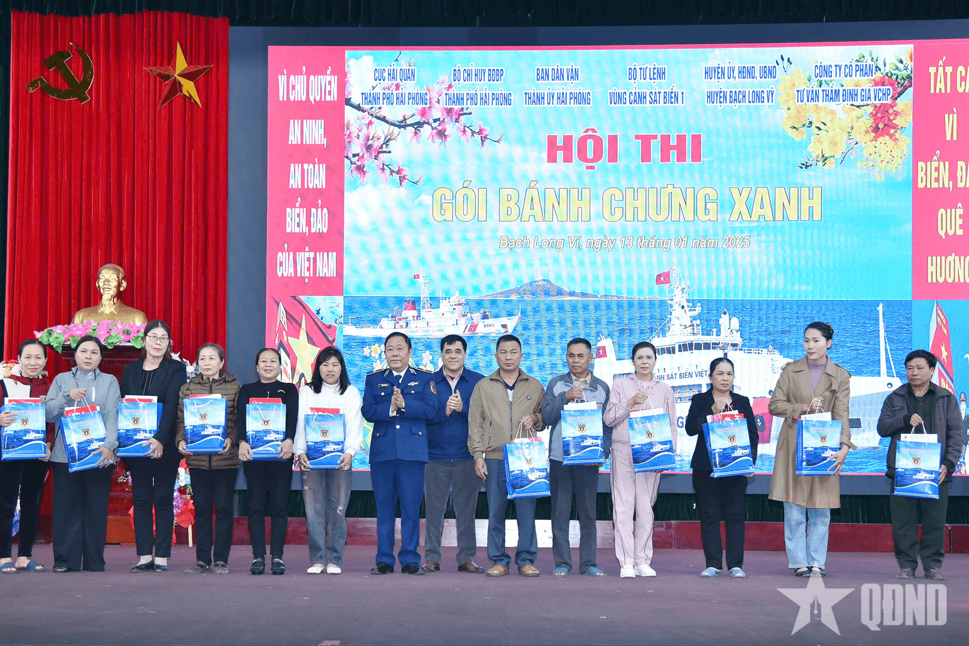 Vùng cảnh sát biển 1 sát cánh cùng ngư dân Bạch Long Vĩ