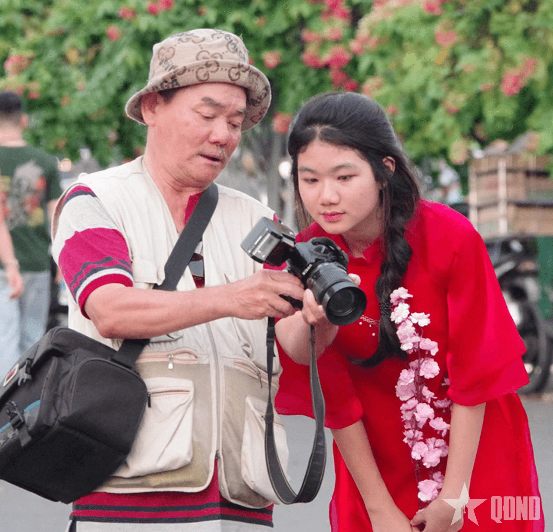 Áo dài Sài Gòn: Dáng xưa giữa nhịp sống mới