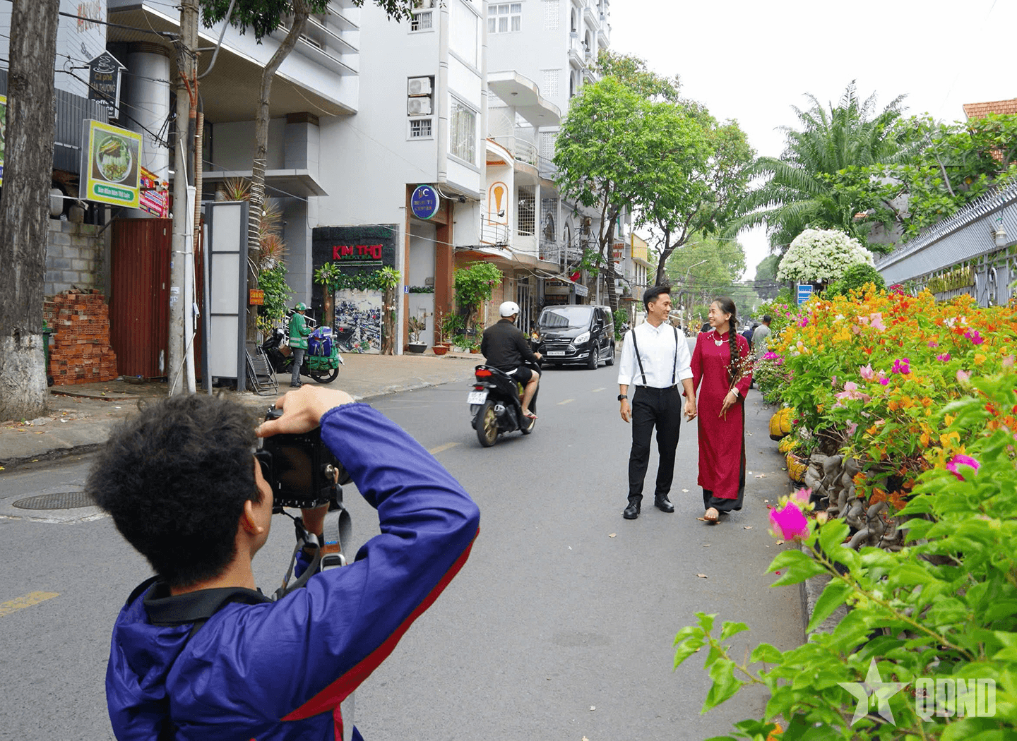 Tết đến, Xuân về cùng áo dài khoe sắc