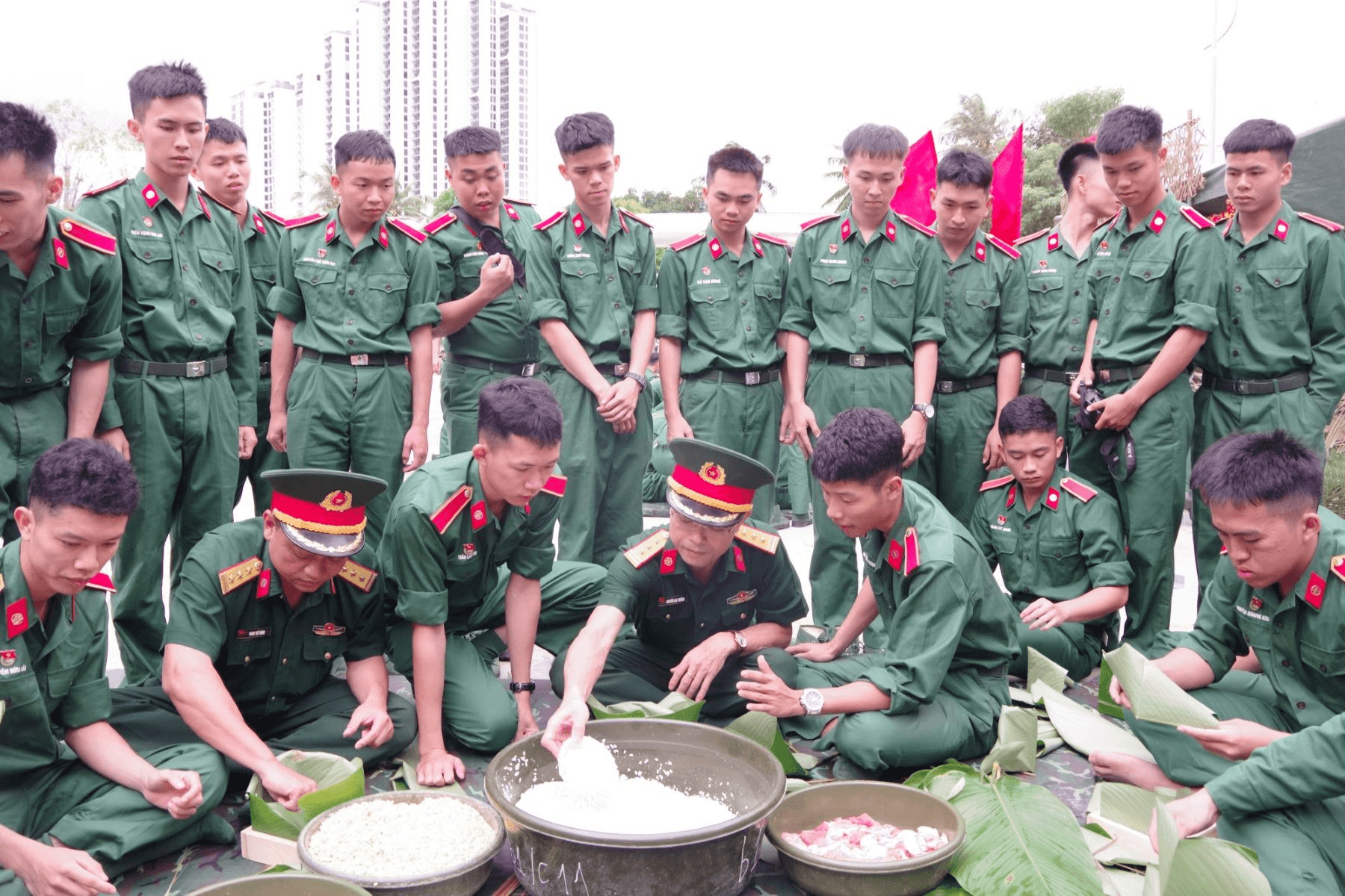 Rộn ràng không khí chuẩn bị Tết của Trường Sĩ quan Thông tin