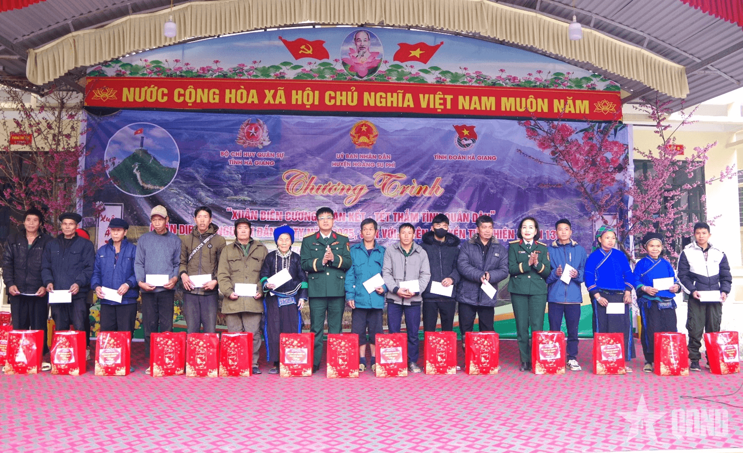 Tết ấm tình quân dân trên rẻo cao Hà Giang