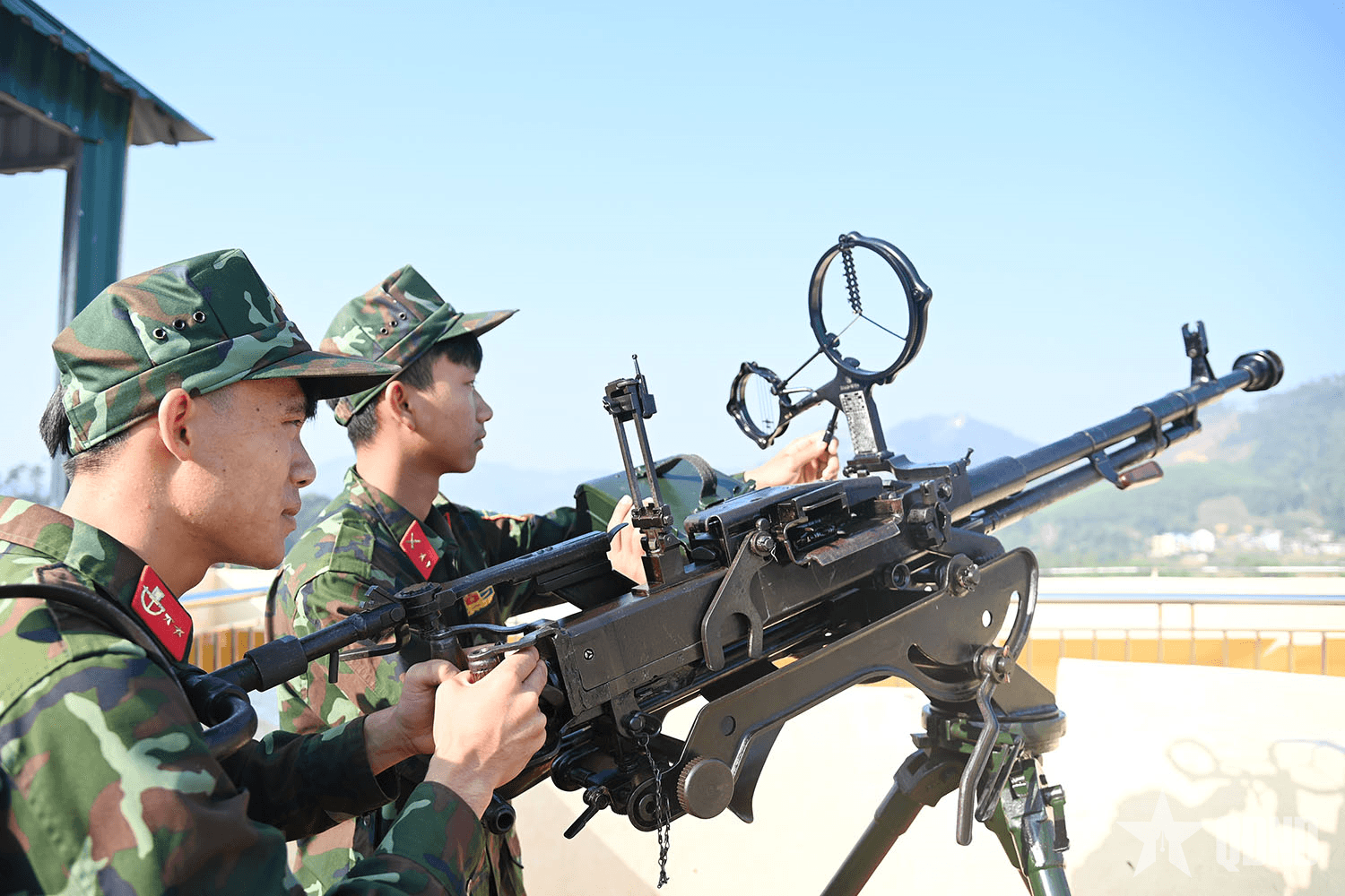 Lực lượng vũ trang tỉnh Quảng Ninh vui xuân mới không quên nhiệm vụ