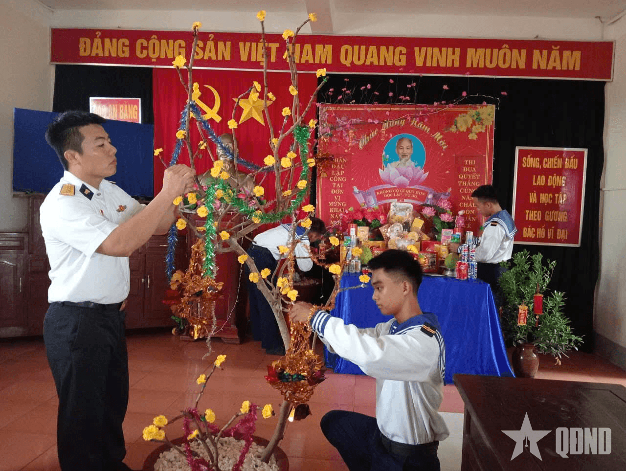 Cán bộ, chiến sĩ đảo An Bang "vui xuân mới không quên nhiệm vụ"