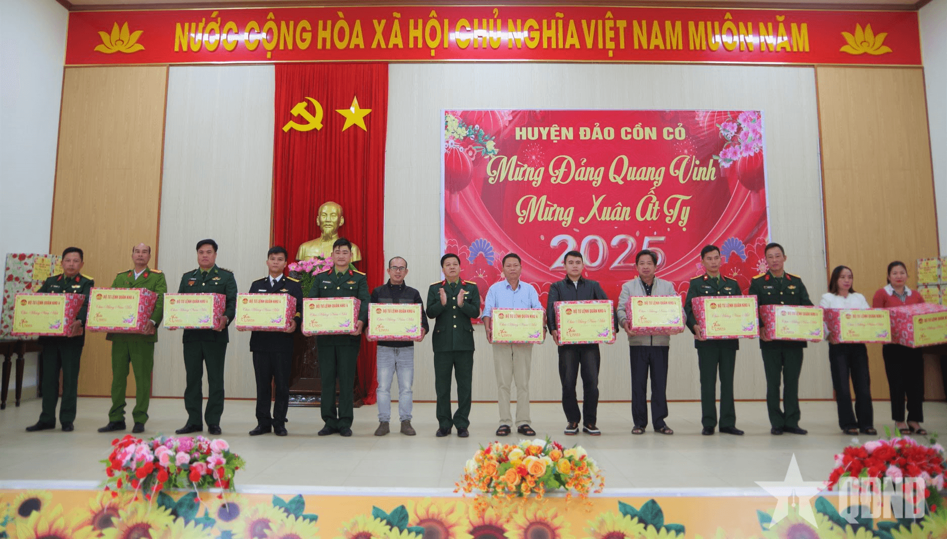 Đón xuân trên đảo tiền tiêu