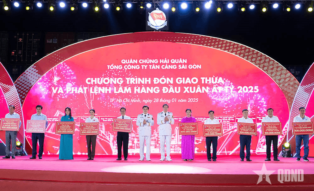 Tổng công ty Tân Cảng Sài Gòn phát lệnh làm hàng đầu xuân Ất Tỵ 2025