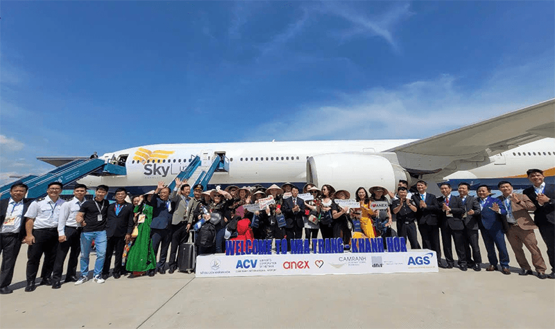 Hơn 500 du khách Ba Lan đến “xông đất” Khánh Hòa