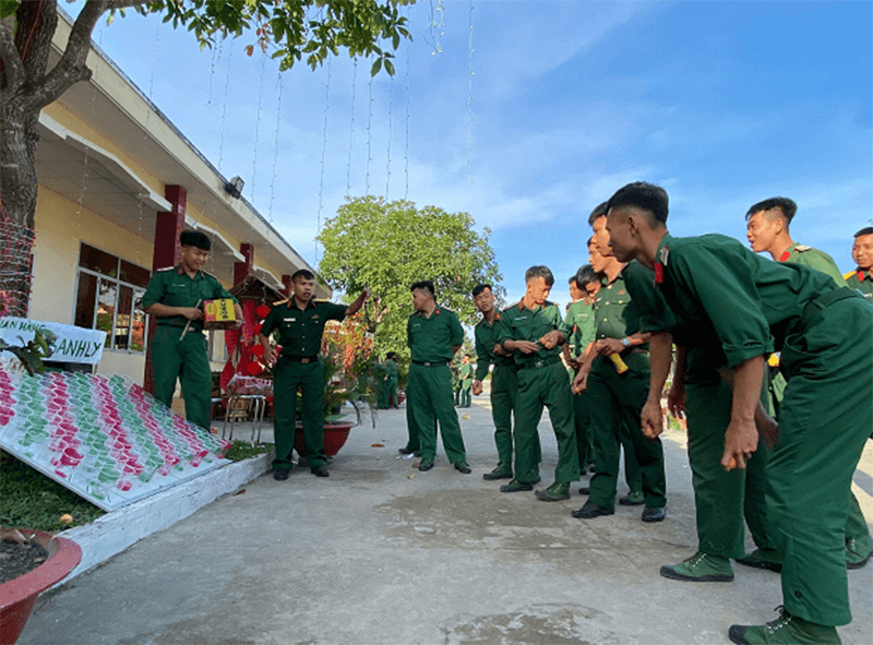 Sôi nổi các hoạt động vui xuân, đón Tết của bộ đội vùng biên giới Vĩnh Hưng, Long An
