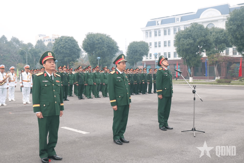 Bộ tư lệnh Quân khu 4 chào cờ đầu Xuân Ất Tỵ 2025