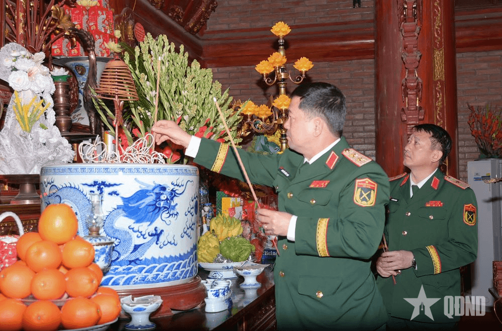 Bộ tư lệnh Quân khu 1 dâng hương tưởng nhớ các Anh hùng liệt sĩ thanh niên xung phong