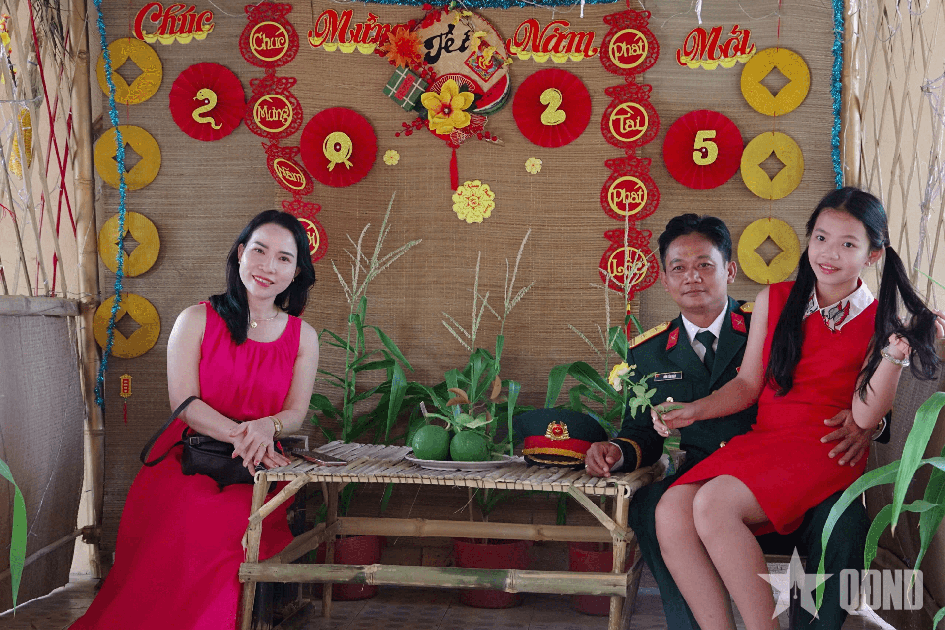 Tết này, hậu phương ra thăm tiền tuyến