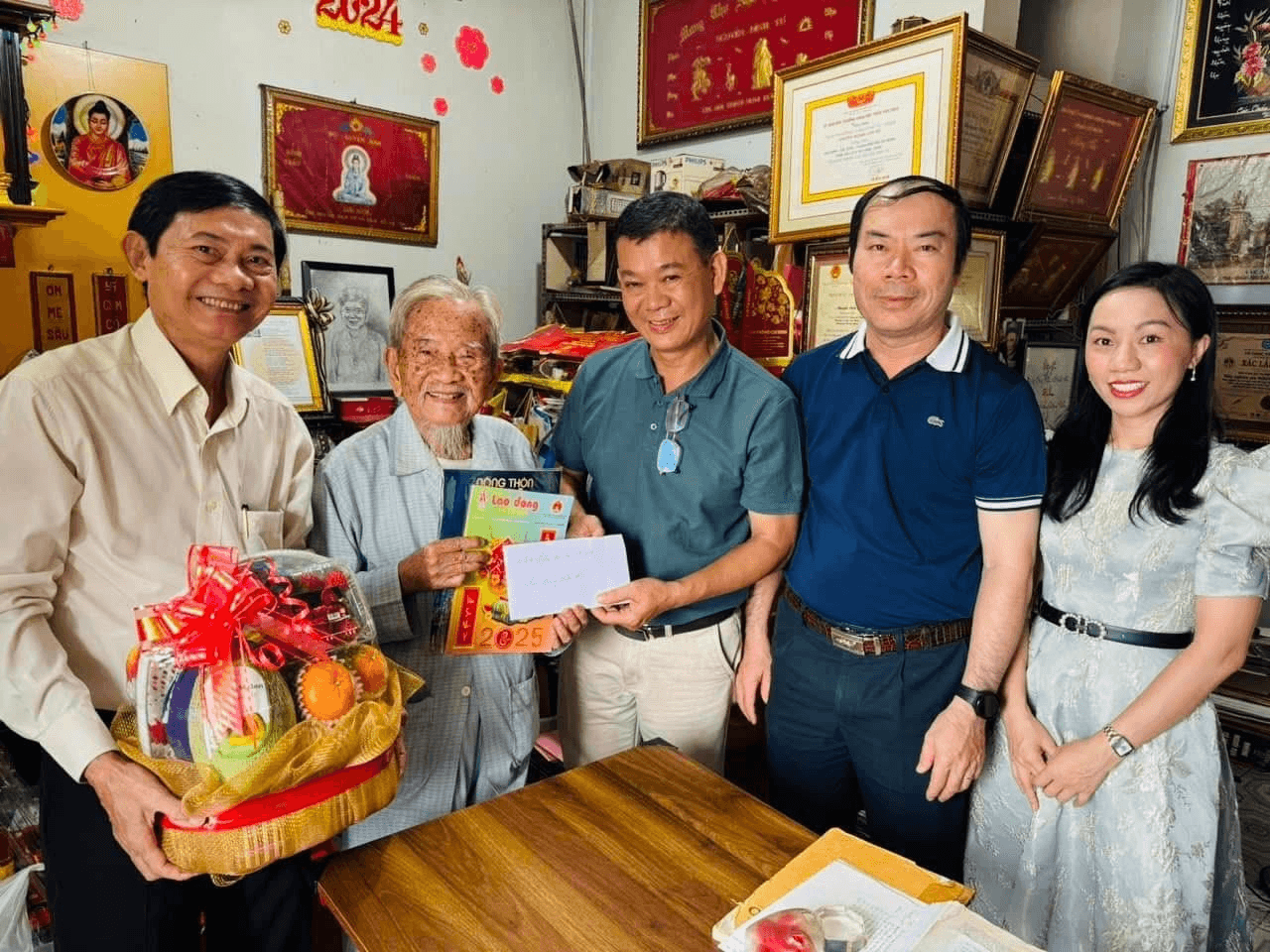 50 mùa xuân - Thành phố tên Người lộng lẫy cờ hoa